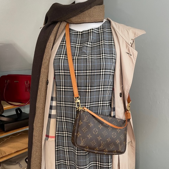 Louis vuitton pochette accessories with strap!SOLD - Picture 2 of 13